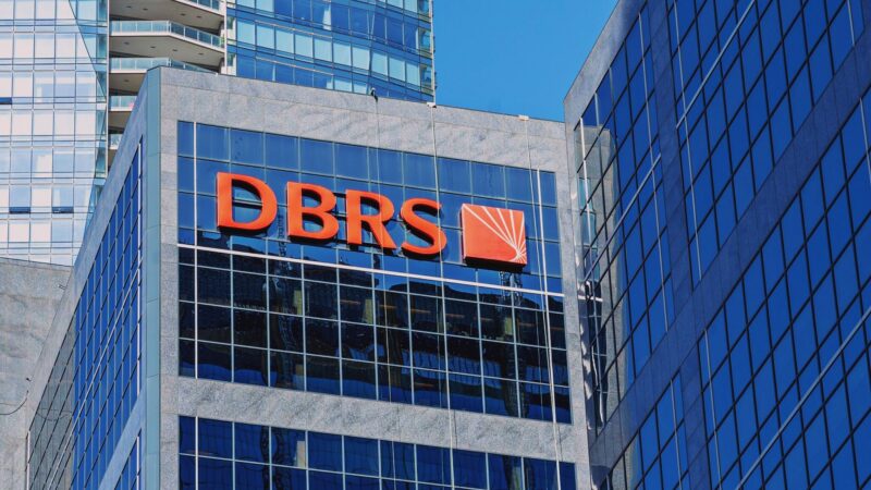DBRS: Περιορισμένοι οι κίνδυνοι για τις ελληνικές τράπεζες από την άνοδο των αποδόσεων ομολόγων