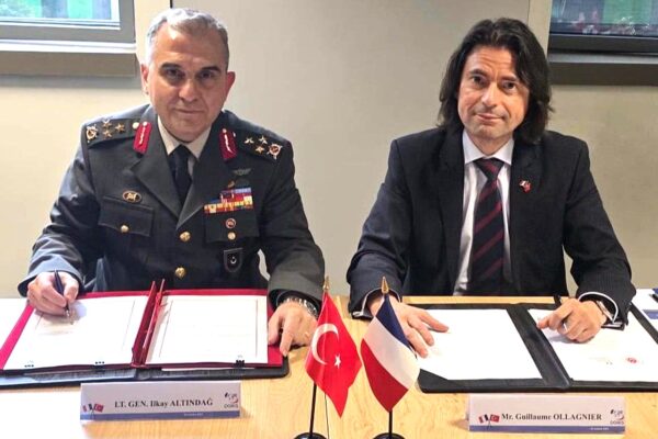 Εμβάθυνση αμυντικής συνεργασίας Τουρκίας και Γαλλίας μέσω νέου οδικού χάρτη