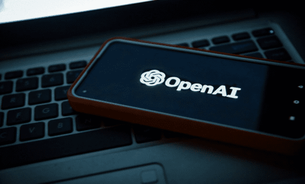 Πρώην στέλεχος της OpenAI ζητά αυστηρότερο ρυθμιστικό πλαίσιο για την τεχνητή νοημοσύνη