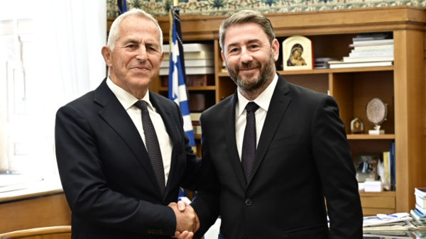 Ο Ευάγγελος Αποστολάκης εντάσσεται στην Κοινοβουλευτική Ομάδα του ΠΑΣΟΚ