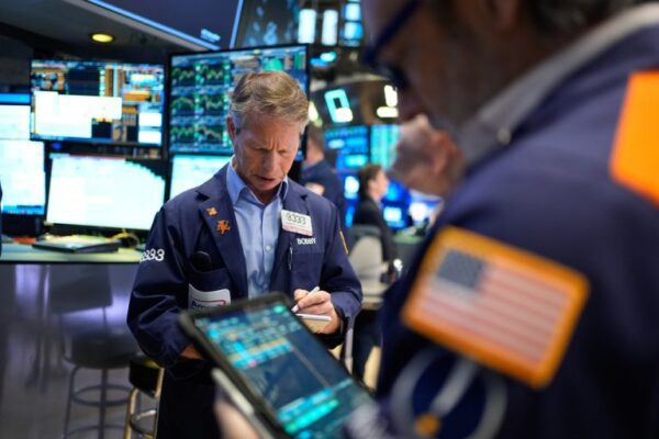 Ιστορικά υψηλά για Wall Street με ώθηση από την τεχνολογία και την ενέργεια