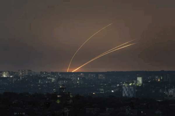Μαζικές ρωσικές επιθέσεις σε ουκρανικές πόλεις και ενεργειακές υποδομές