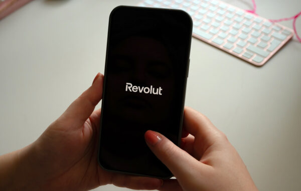 Αναβάθμιση του προγράμματος RevPoints από τη Revolut με έμφαση στις ταξιδιωτικές παροχές