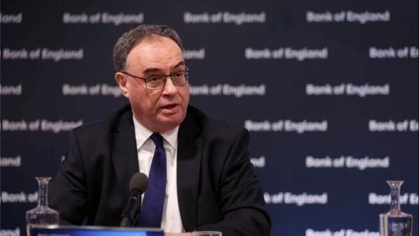 Προειδοποίηση Άντριου Μπέιλι για περιορισμένα δημοσιονομικά περιθώρια έναντι νέας ύφεσης