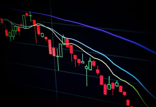 Η αντοχή των χρηματιστηριακών δεικτών υπό το βάρος των υψηλών επιτοκίων