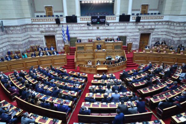 Νομοσχέδιο για τον περιορισμό χρήσης των social media από ανηλίκους