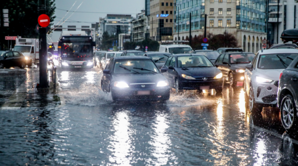 Κυκλοφοριακό χάος στους δρόμους της Αττικής λόγω έντονης βροχόπτωσης
