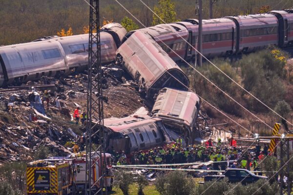 Σιδηροδρομική τραγωδία με 68 νεκρούς κοντά στο Τολέδο της Ισπανίας